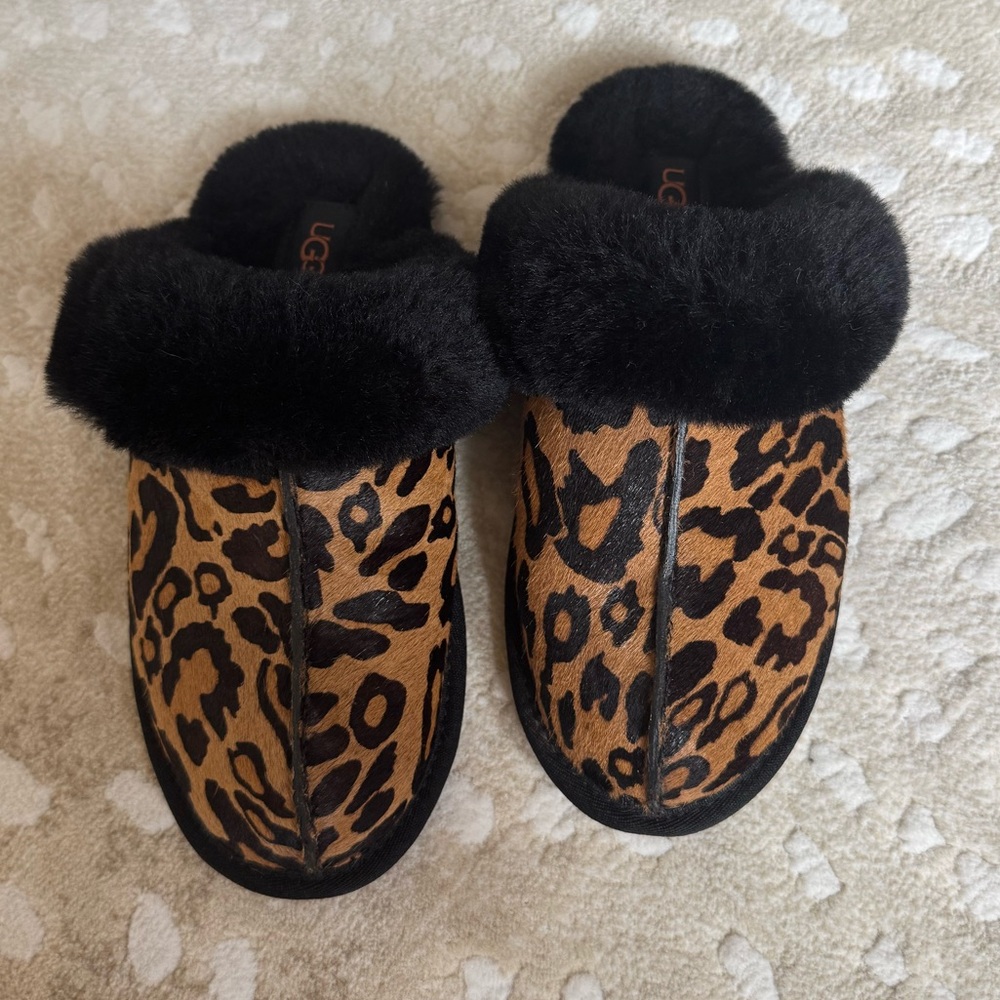 UGG Leopard Scuffette II Slippers - Picture 3 of 6